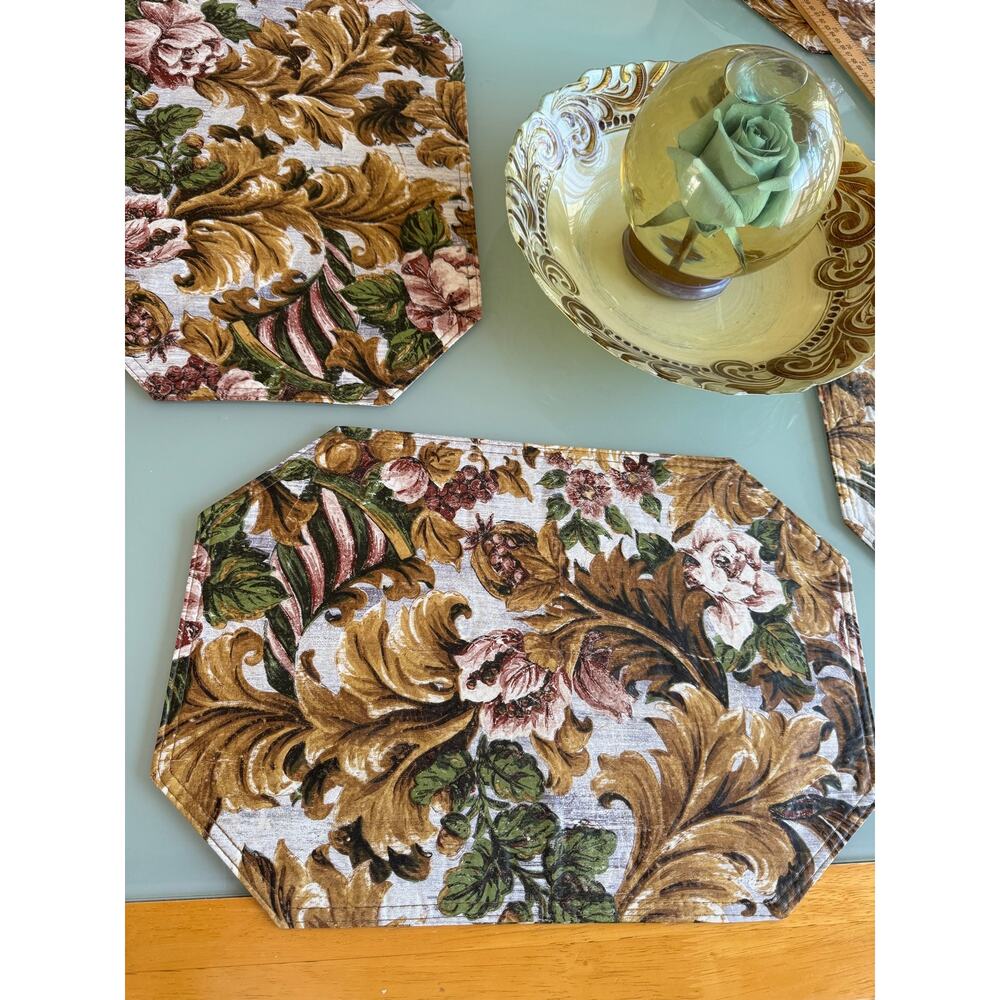 Placemats Mid Century Baroque Pattern with Gold and Rose Colors